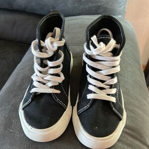 Little girls canvas sneakers